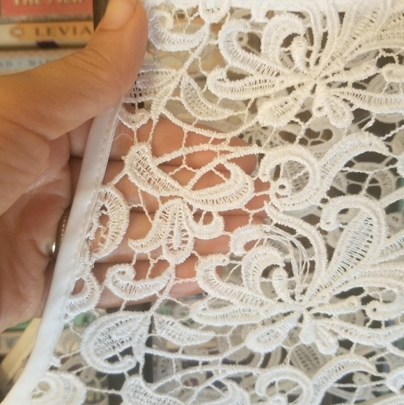 Adrianna PAPELLWhite Cap-Sleeve Illusion Lace Sheath Size 8 - Picture 15 of 16